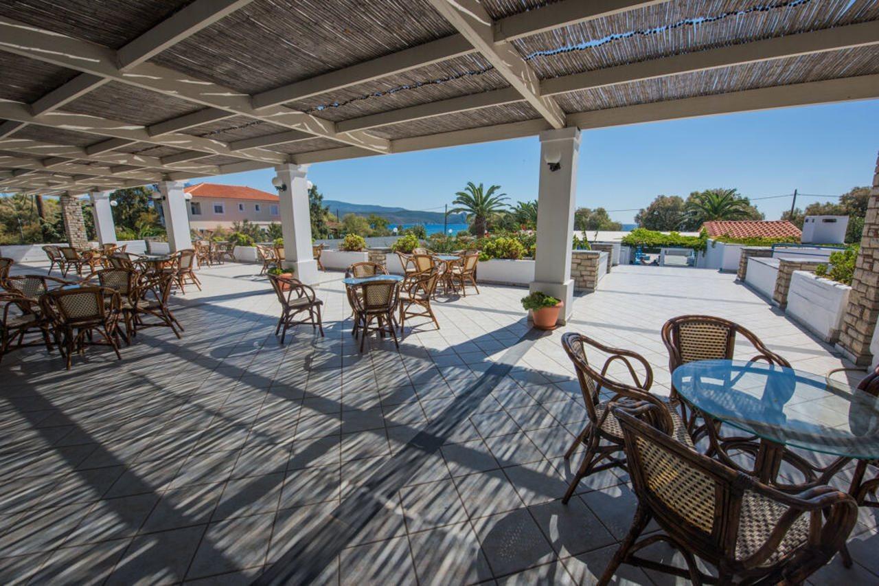 Zefiros Beach Hotel Mykali Exterior photo
