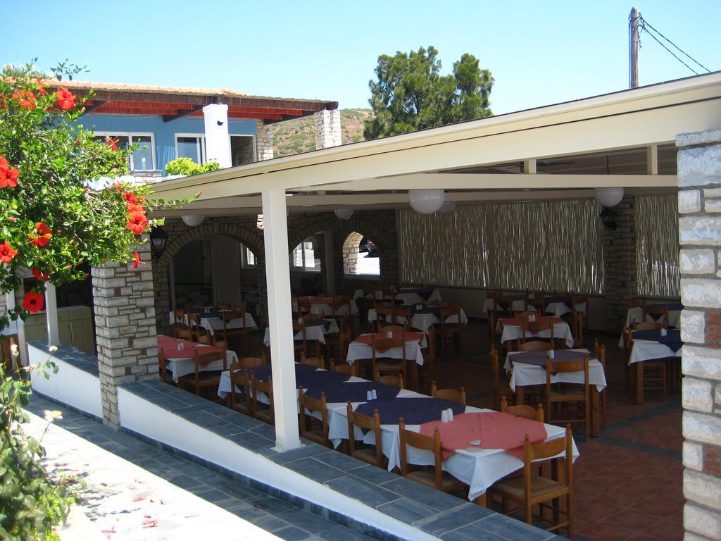 Zefiros Beach Hotel Mykali Exterior photo