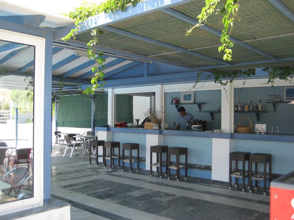 Zefiros Beach Hotel Mykali Exterior photo