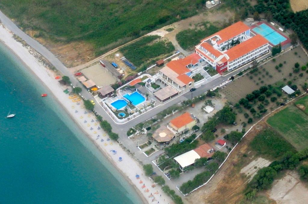 Zefiros Beach Hotel Mykali Exterior photo