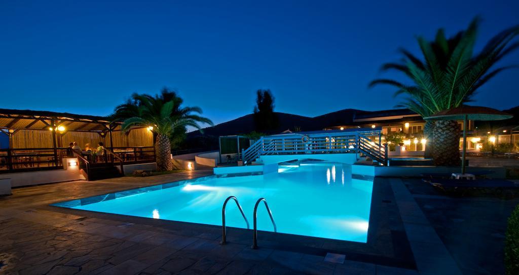 Zefiros Beach Hotel Mykali Exterior photo