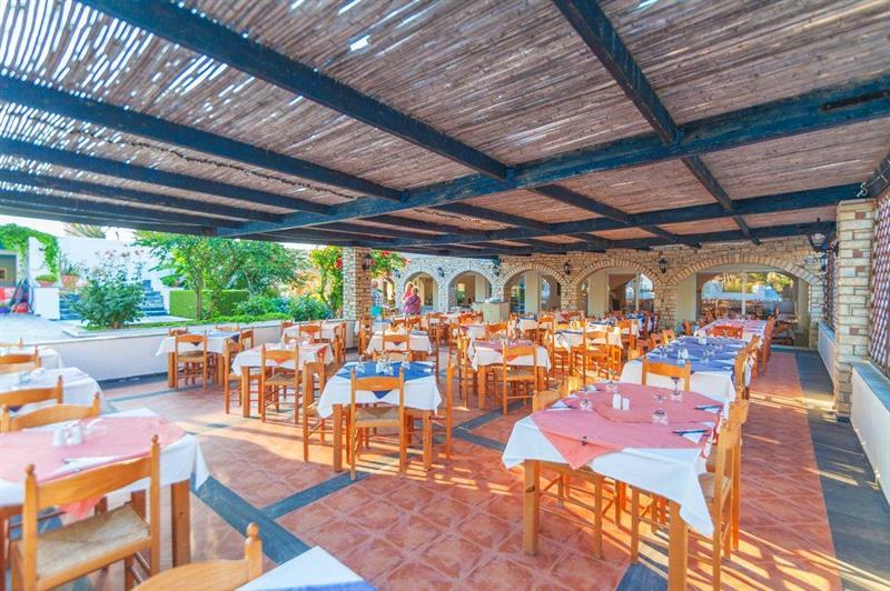 Zefiros Beach Hotel Mykali Exterior photo